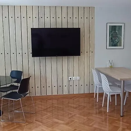 Apartment Artemis Plaza